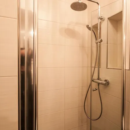 Doeser Seedeich 7, App 13 *